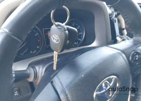 2018 Toyota Rav4 Xle из США, поврежденный, VIN 2T3RFREV4JW702222